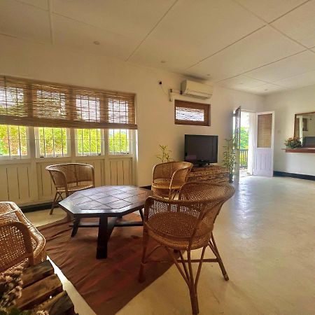 Louis Lake Villa Канди Экстерьер фото