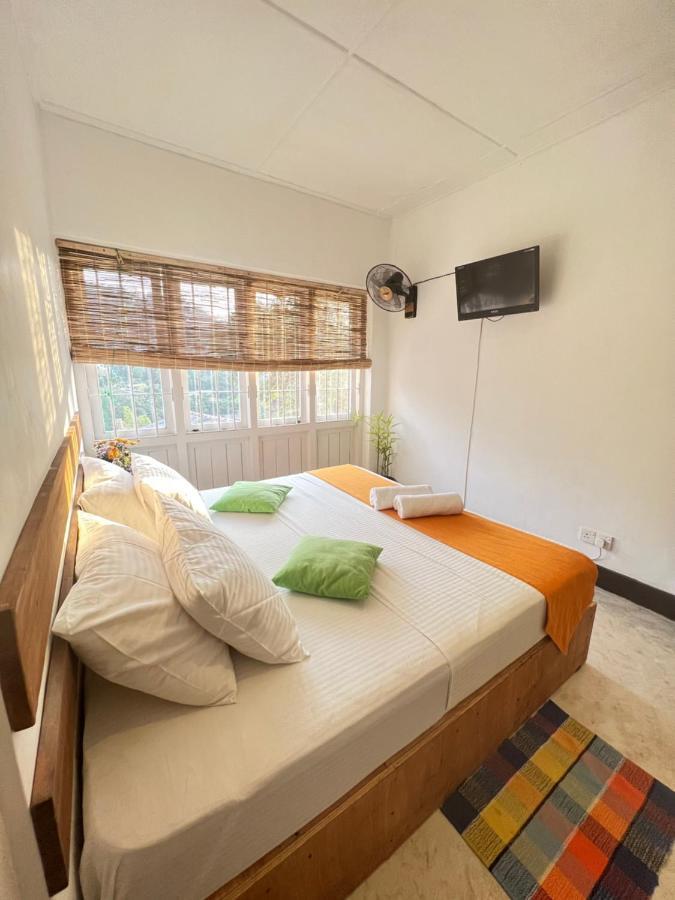 Louis Lake Villa Канди Экстерьер фото