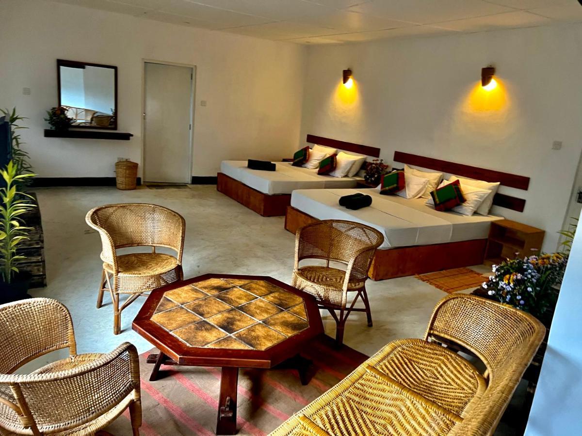 Louis Lake Villa Канди Экстерьер фото