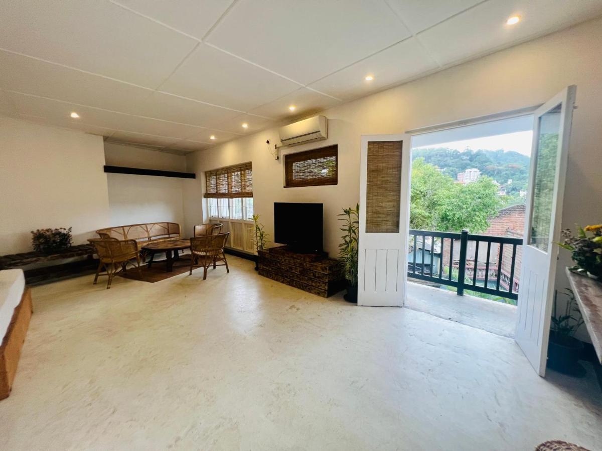 Louis Lake Villa Канди Экстерьер фото