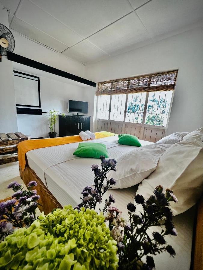Louis Lake Villa Канди Экстерьер фото