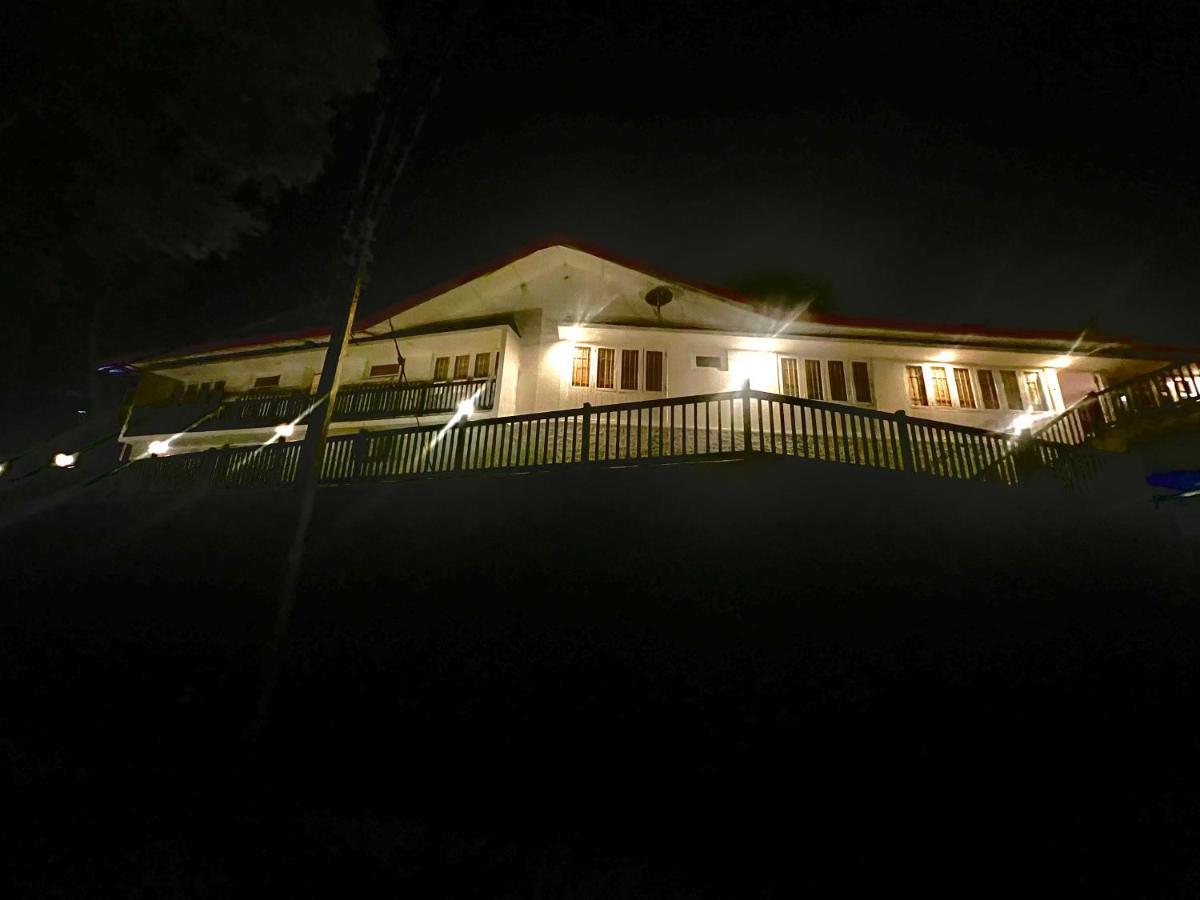 Louis Lake Villa Канди Экстерьер фото