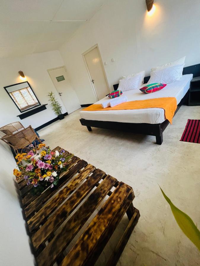 Louis Lake Villa Канди Экстерьер фото